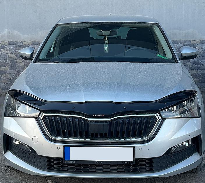 �ern� leskl� plexi li�ta p�edn� kapoty �koda Scala