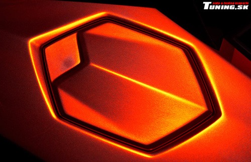 lamborghini aventador matn� oran�ov� �erven� wrap autof�lia chr�m efekt styling tuning print tech