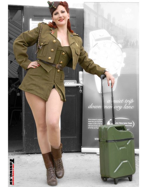 sexy army girl gascase kanister