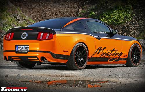 ford mustang v8 cfc