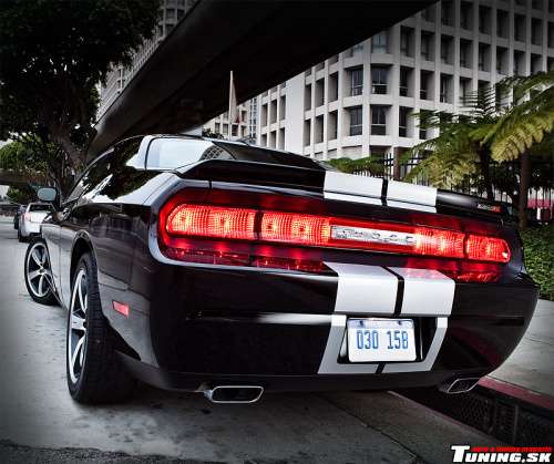 dodge challenger srt8 392