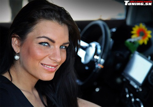 tuning girl hosteska cobra tuning new beetle