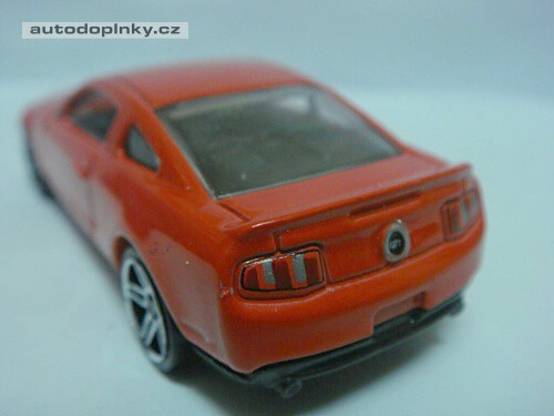Nov� Mustang v rozm�ru 1:64