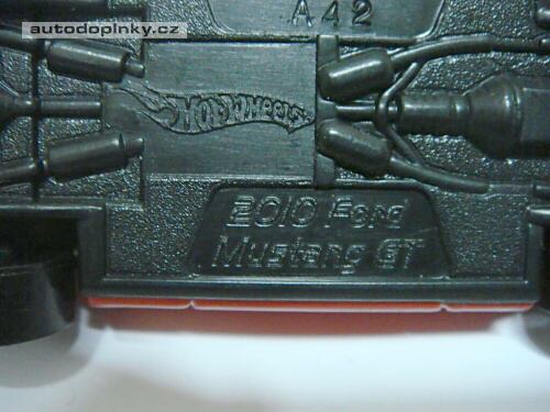 Nov� Mustang v rozm�ru 1:64