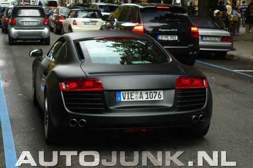 Audi R8 v matn�m laku