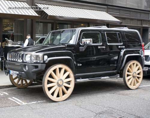 D�ev�n� kola pro Hummer H3