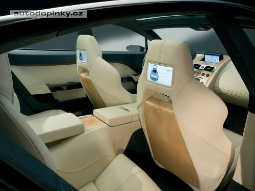 Aston Rapid proti Porsche Panamera