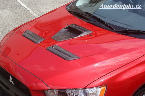 EVO X v karbonov�m saku