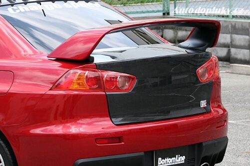 EVO X v karbonov�m saku