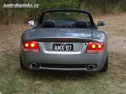MX5 m��e b�t Aston Martinem