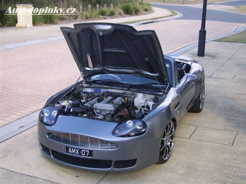 MX5 m��e b�t Aston Martinem