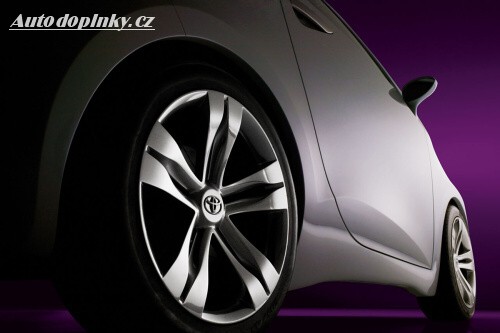 Toyota d� do iQ motor z Yamahy