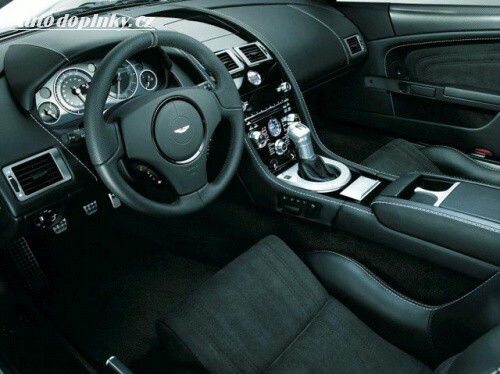 Aston Martin DBS nov� foto
