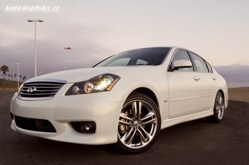 Infiniti M45 v nov�m