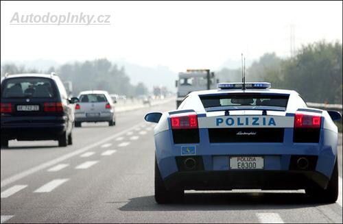 Policie v supersportech