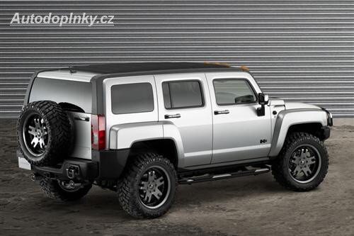 Hummer H3 s otev�rac� st�echou