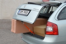 Popruh up�nac� na zadn� dve�e
