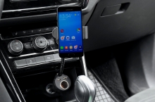 Dr��k telefonu do zapalova�e
