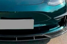 Spoilery Tesla Model 3