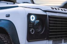 P�edn� sv�tla Land Rover Defender