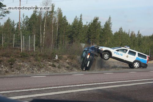 �v�dsk� policie ve Volvu je p�esv�d�iv�
