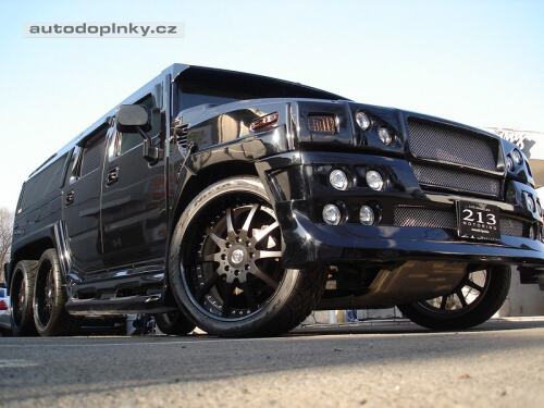 Hummer H2 s �esti koly