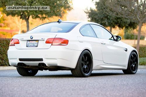 BMW M3 s v�konem 527 kon�