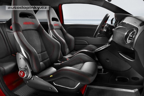 Abarth 695 na sc�nu
