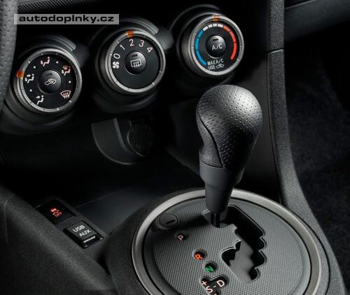 Scion tC se poodhaluje