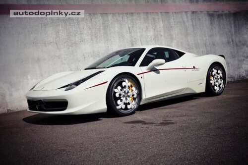 Ferrari 458 Italia pro skauty