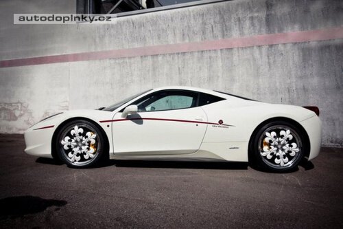 Ferrari 458 Italia pro skauty