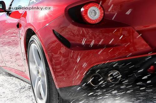 Ferrari FF na dal��ch fotk�ch