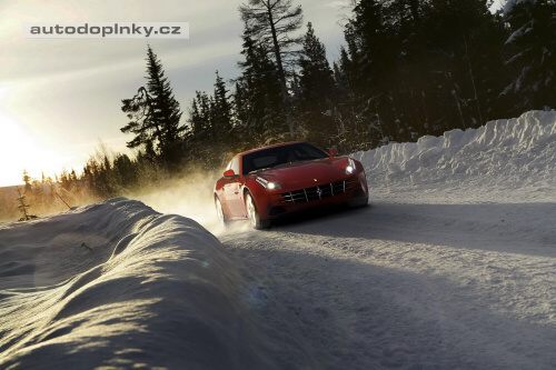 Ferrari FF na dal��ch fotk�ch