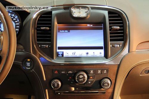 Lancia zve�ejnila interi�r Themy