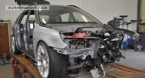 �v�d postavil z Vipera Saab