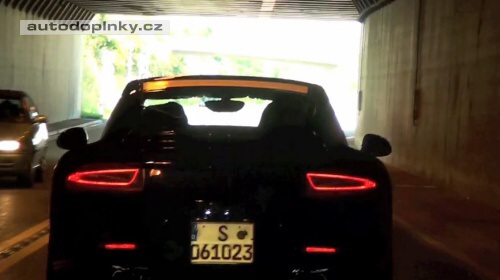 Nov� Porsche 911 - video