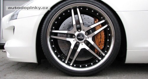 Senner se pustil do SLS AMG