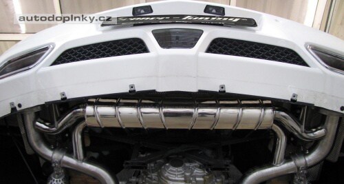 Senner se pustil do SLS AMG