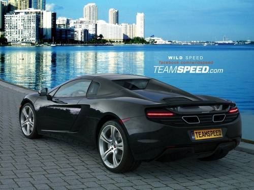 Otev�e McLaren st�echu?