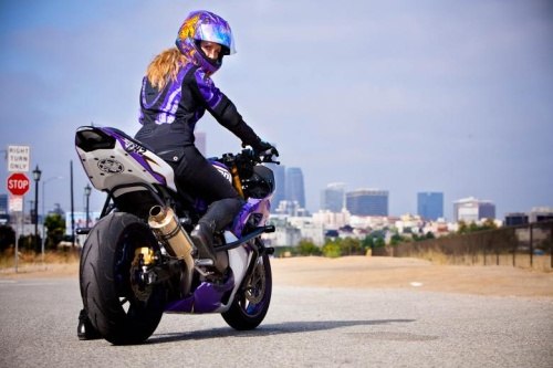 Motocyklov� p�ekvapen� Leah Petersen