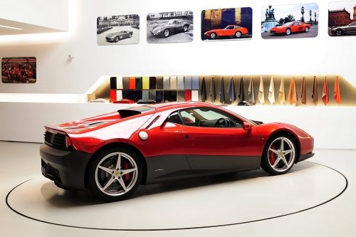 Clapton p�edstavil sv� Ferrari
