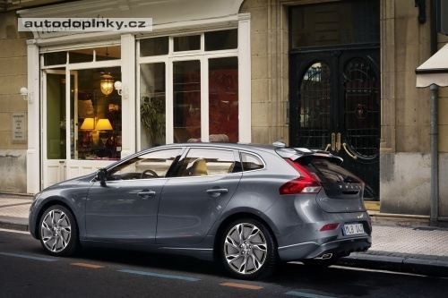 Volvo p�edstavuje V40