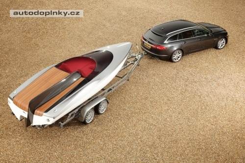 Jaguar XF Sportbrake a Speedboat