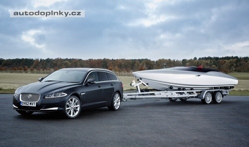 Jaguar XF Sportbrake a Speedboat