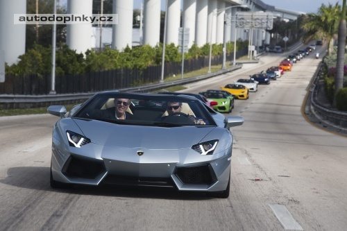 Aventador Roadster parade v Miami