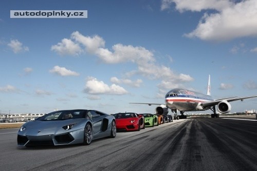 Aventador Roadster parade v Miami