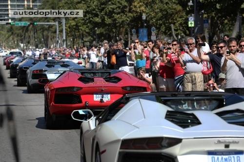 Aventador Roadster parade v Miami