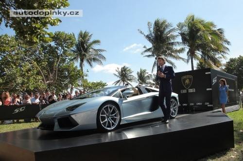 Aventador Roadster parade v Miami