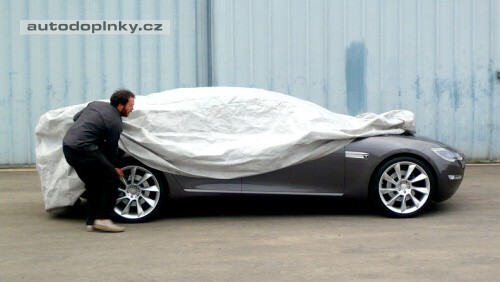 Tesla sedan se odhaluje