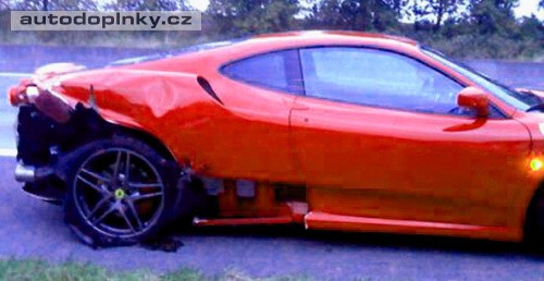 F430 - praskl� pneu ve 190km/h